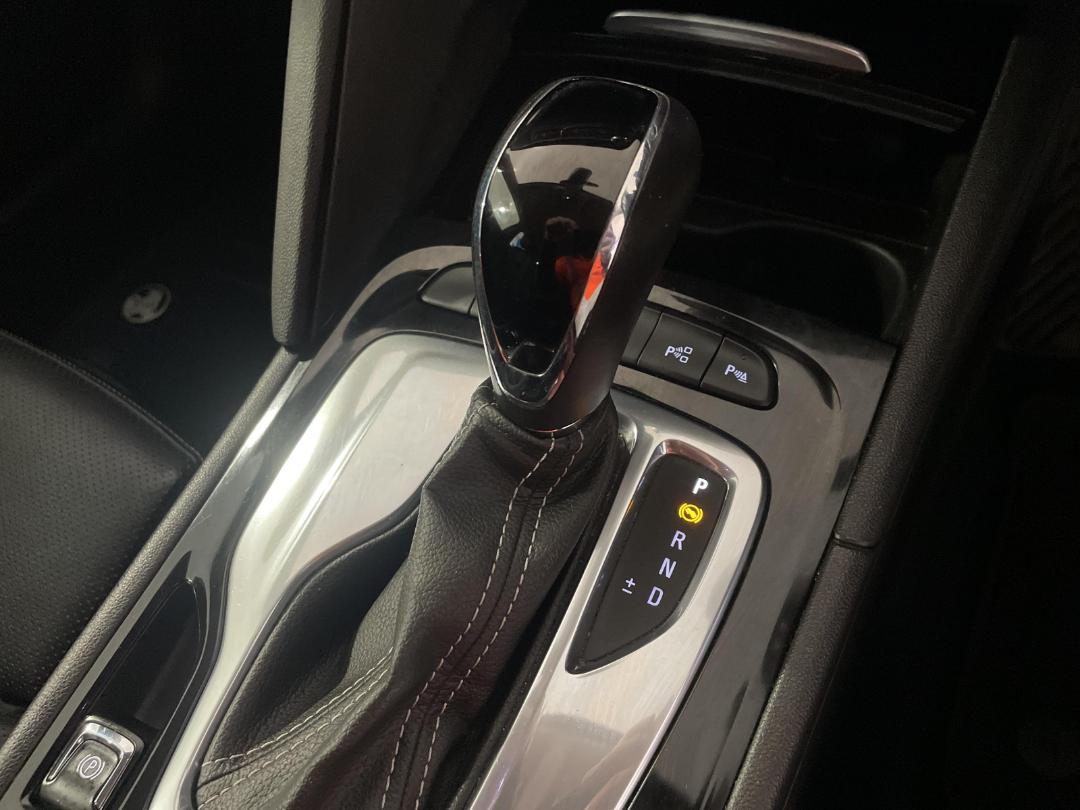 Photo '32' of Holden Commodore Photo '32' of Holden Commodore