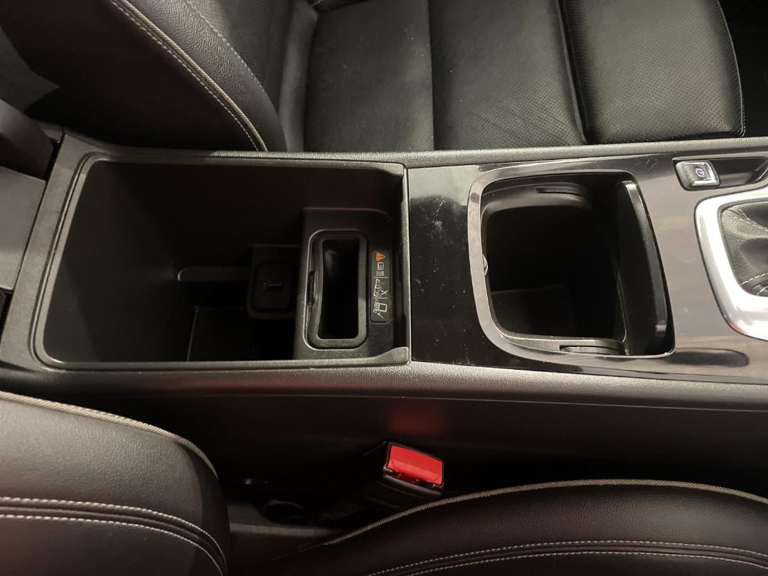 Photo '33' of Holden Commodore Photo '33' of Holden Commodore