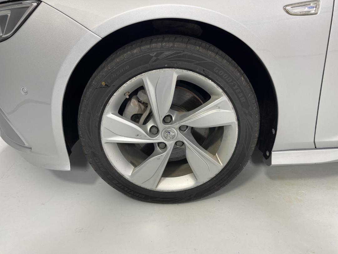 Photo '8' of Holden Commodore RS-V Photo '8' of Holden Commodore RS-V