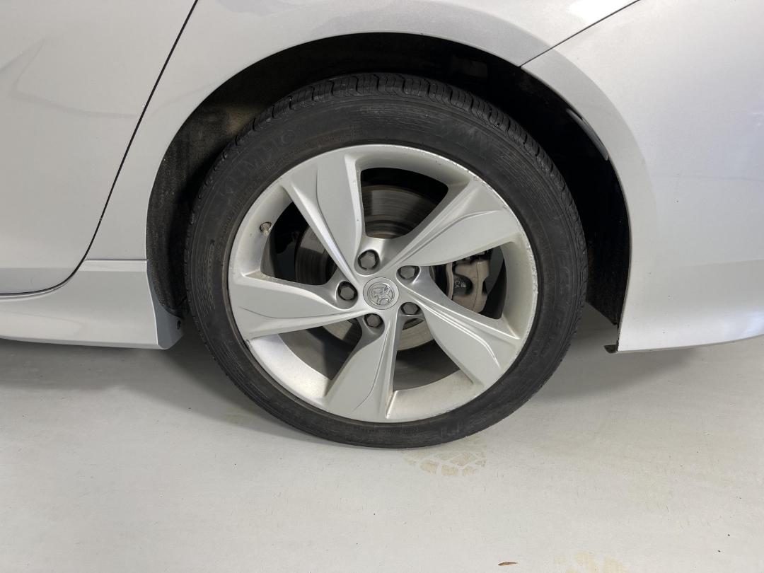 Photo '9' of Holden Commodore RS-V Photo '9' of Holden Commodore RS-V