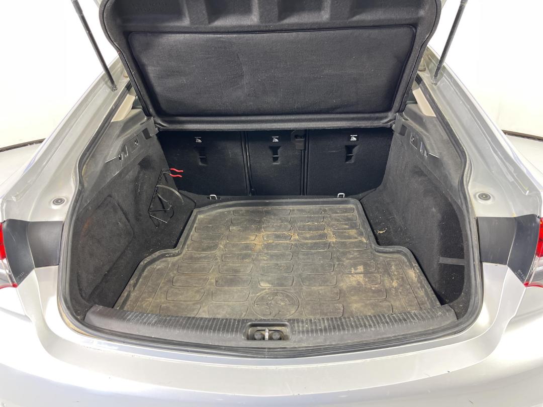 Photo '12' of Holden Commodore RS-V Photo '12' of Holden Commodore RS-V