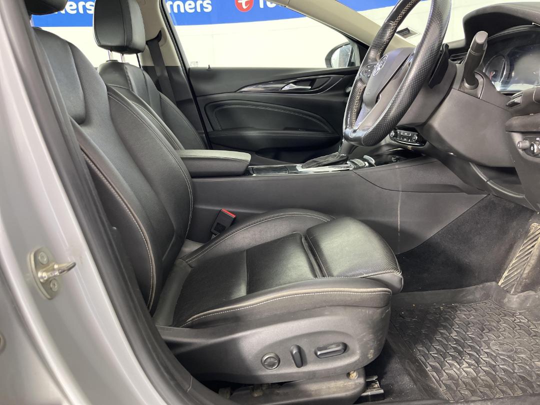 Photo '14' of Holden Commodore RS-V Photo '14' of Holden Commodore RS-V