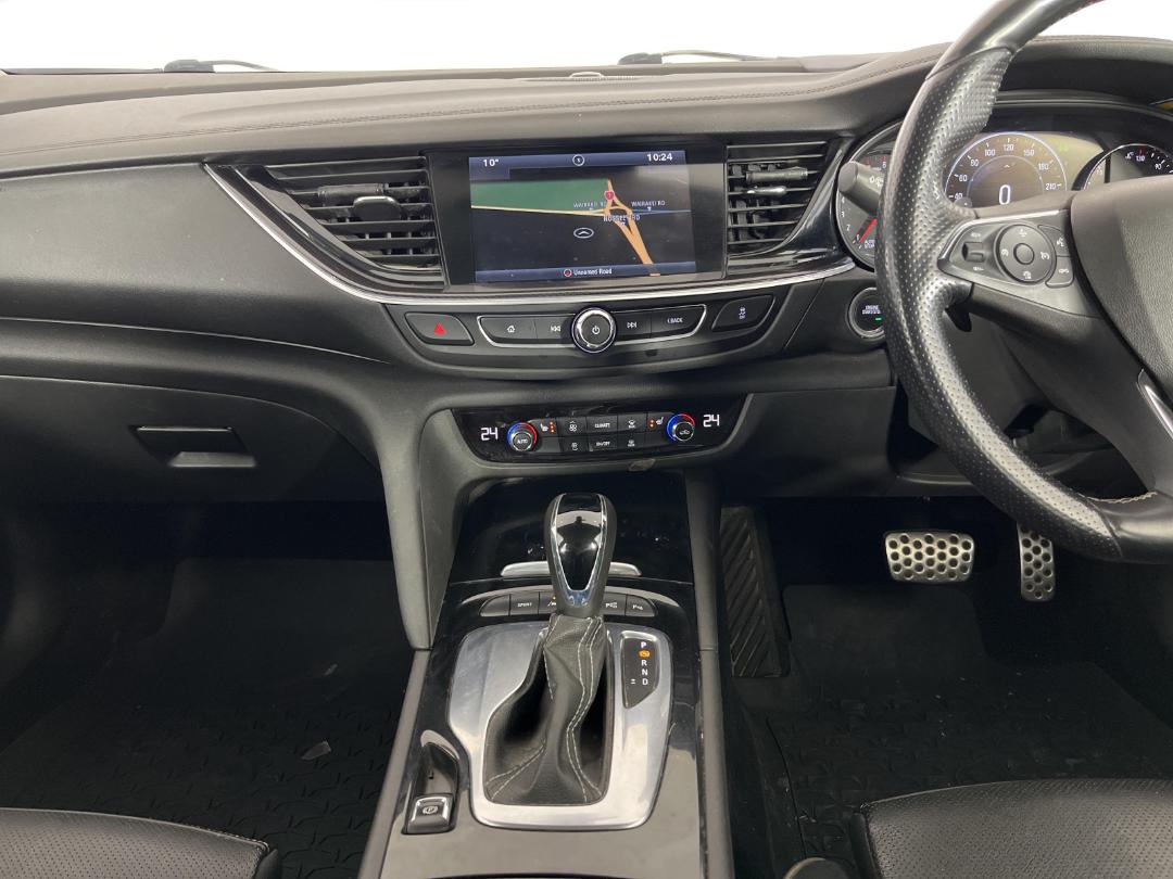 Photo '16' of Holden Commodore RS-V Photo '16' of Holden Commodore RS-V