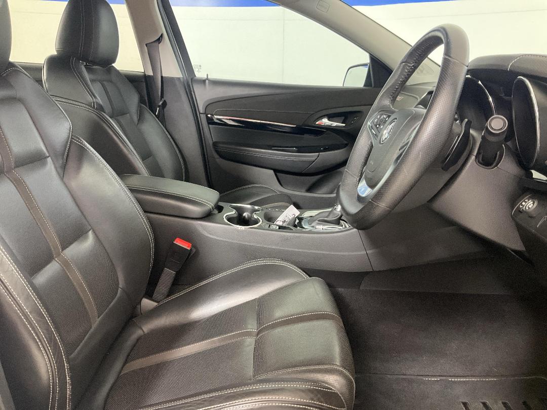 Photo '16' of Holden Commodore Photo '16' of Holden Commodore