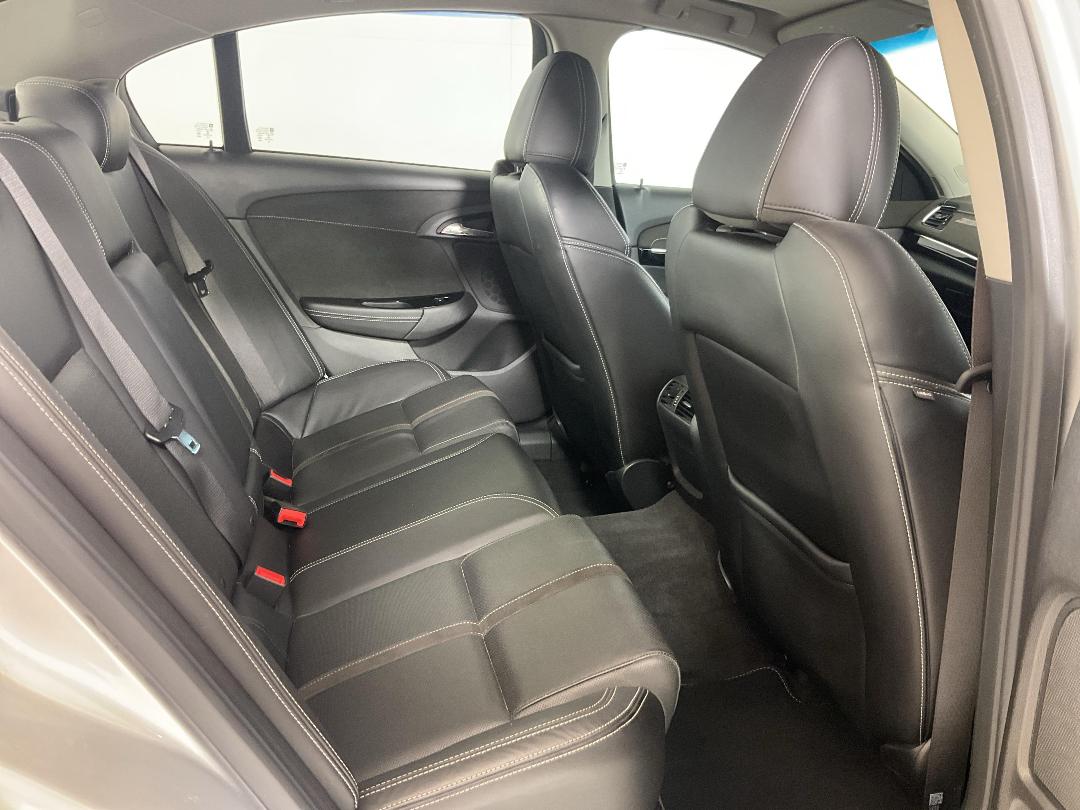 Photo '20' of Holden Commodore Photo '20' of Holden Commodore