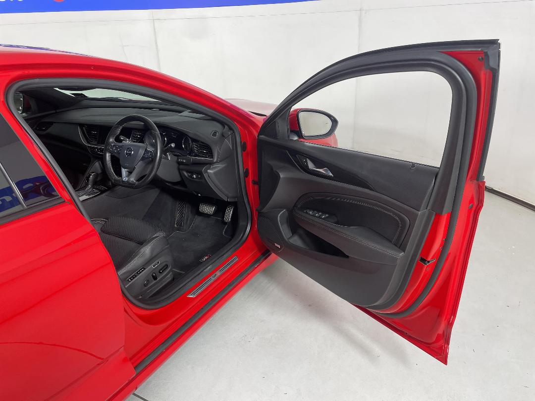 Photo '15' of Holden Commodore Photo '15' of Holden Commodore