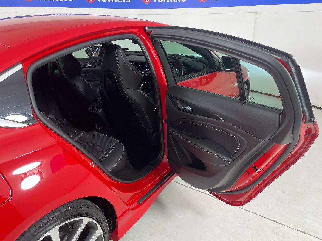 Photo '19' of Holden Commodore Photo '19' of Holden Commodore