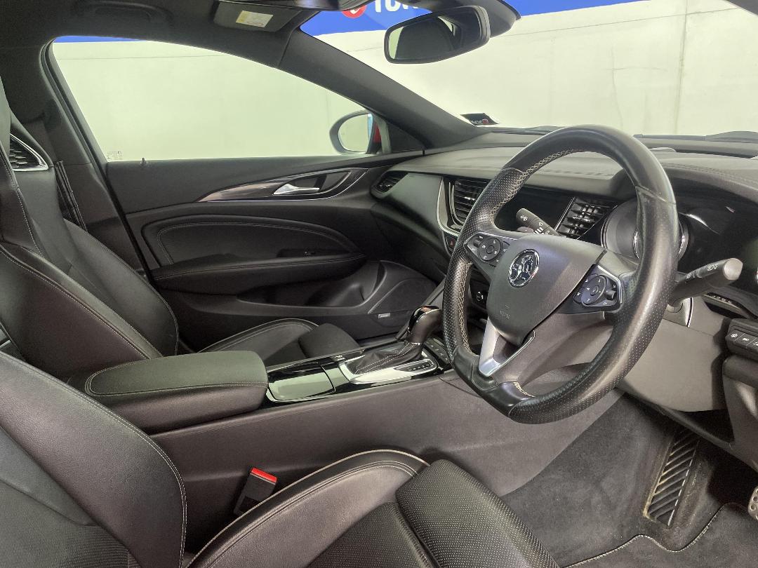 Photo '16' of Holden Commodore Photo '16' of Holden Commodore