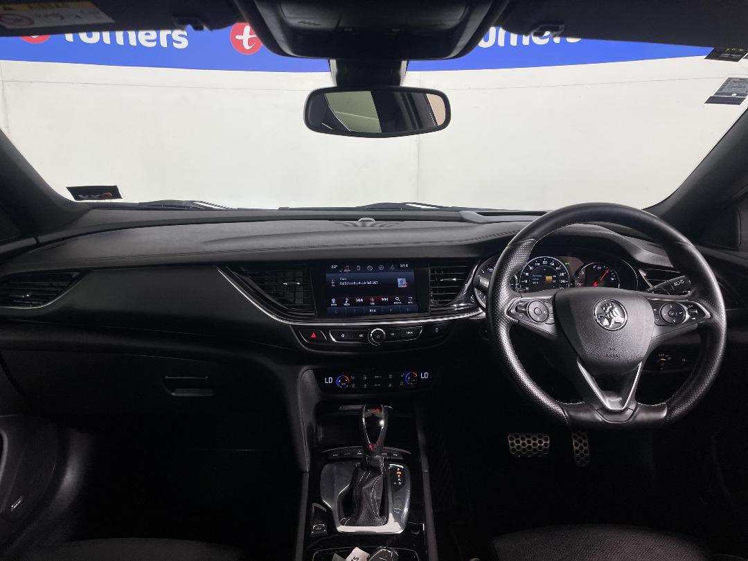 Photo '17' of Holden Commodore Photo '17' of Holden Commodore