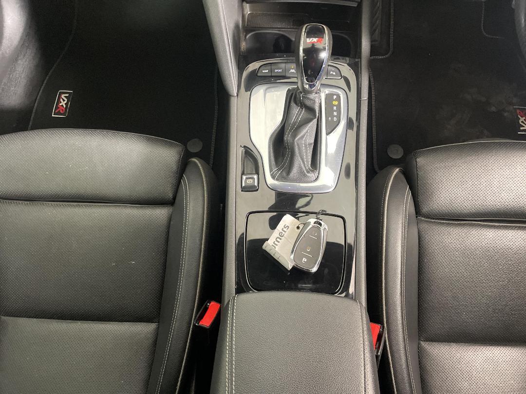 Photo '23' of Holden Commodore Photo '23' of Holden Commodore