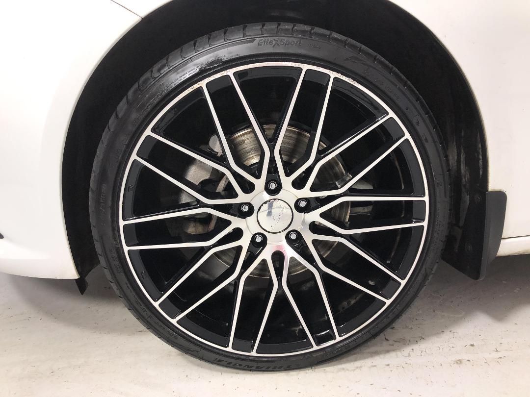 Photo '10' of Holden Commodore