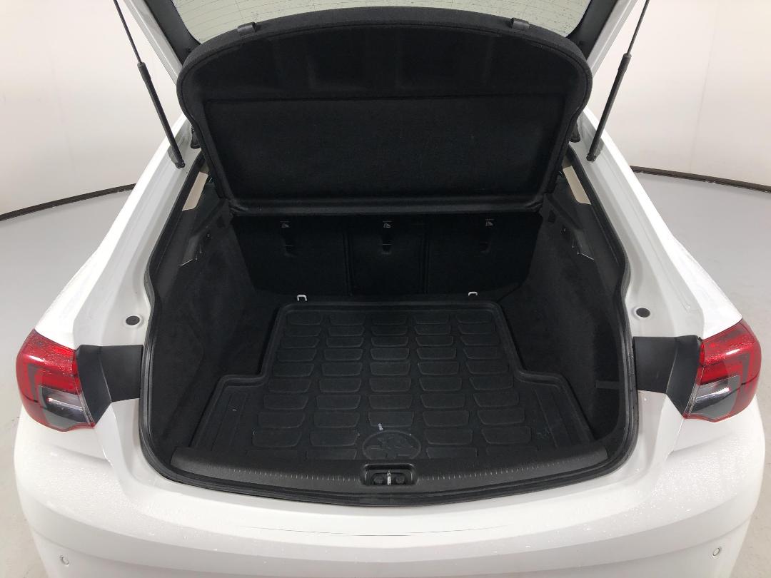 Photo '14' of Holden Commodore