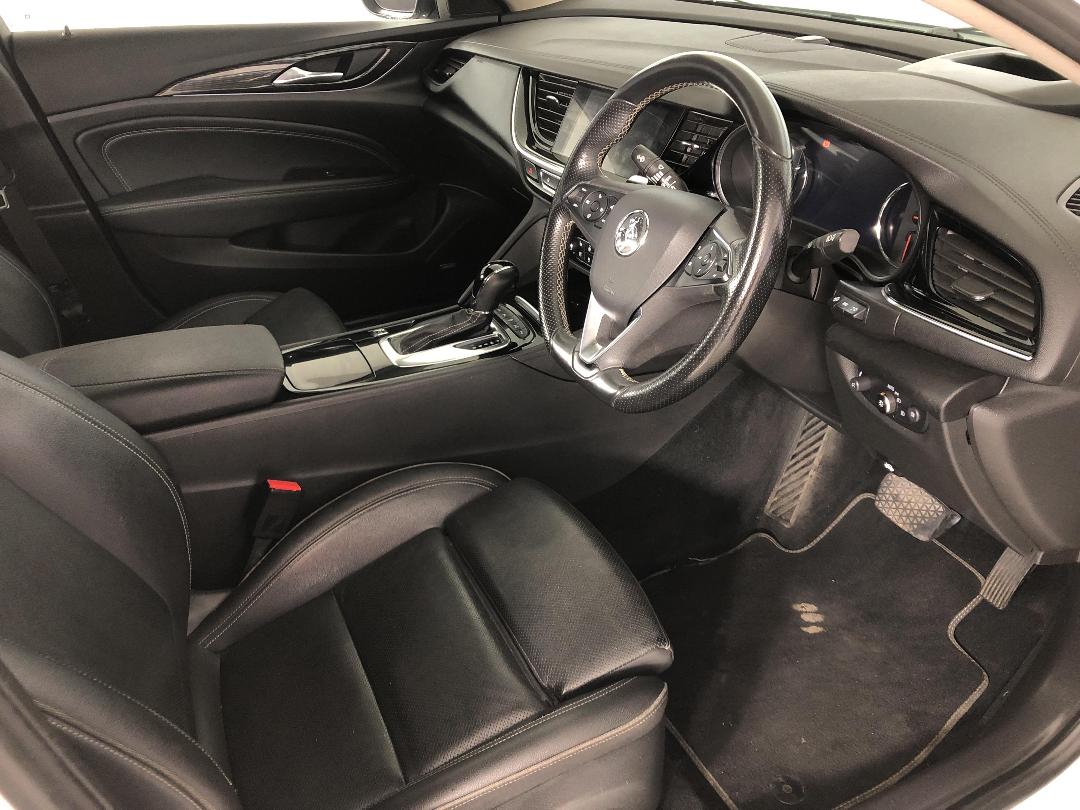 Photo '16' of Holden Commodore