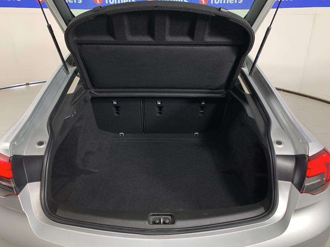 Photo '14' of Holden Commodore Photo '14' of Holden Commodore