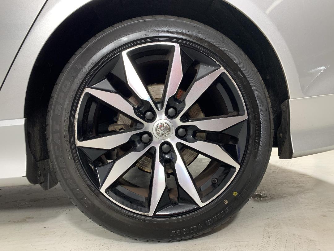 Photo '11' of Holden Commodore Photo '11' of Holden Commodore