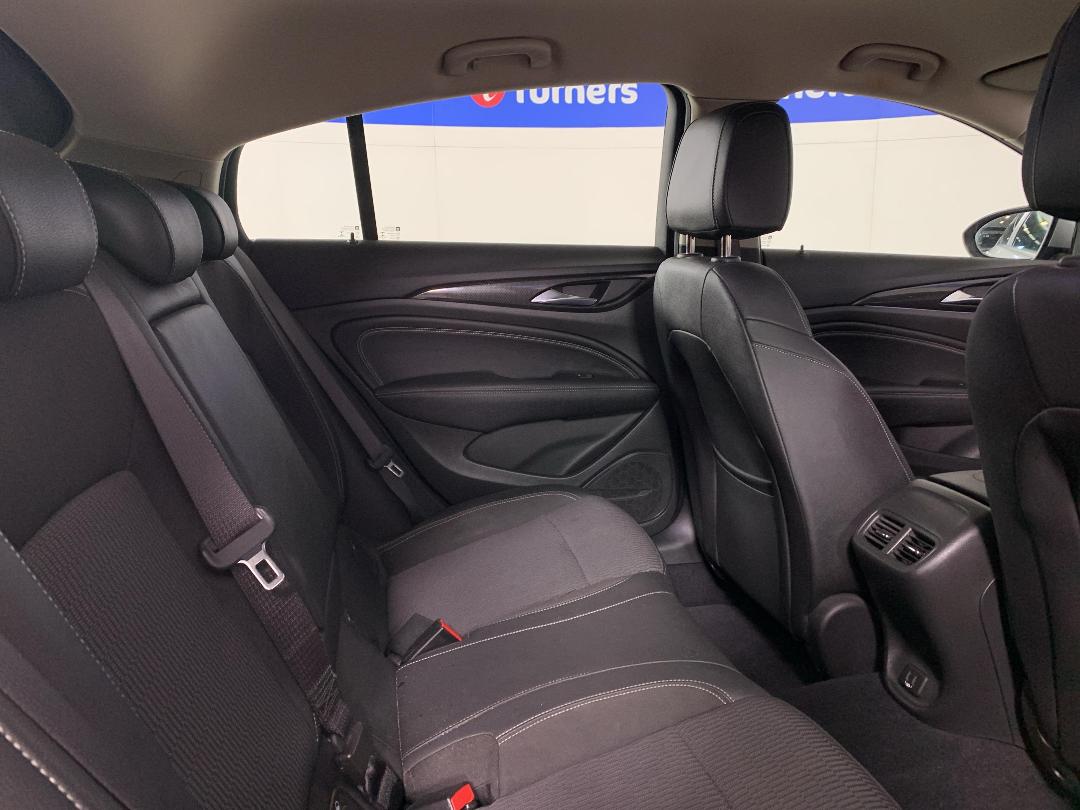 Photo '20' of Holden Commodore Photo '20' of Holden Commodore