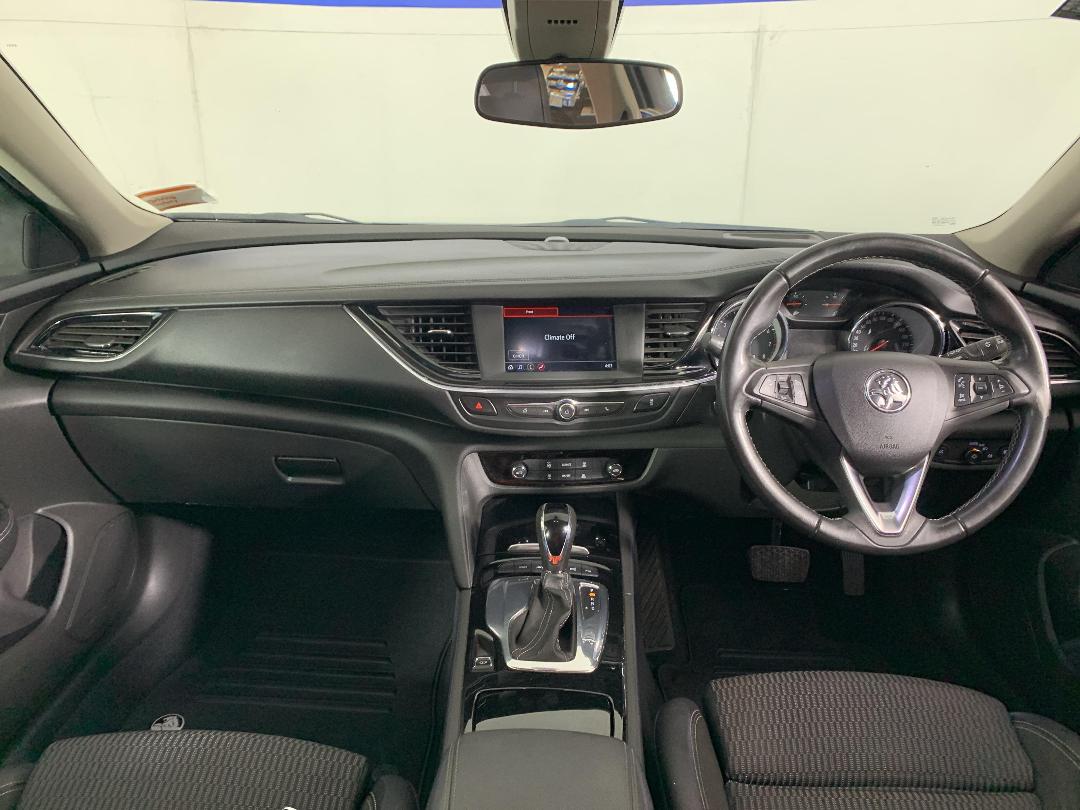 Photo '17' of Holden Commodore Photo '17' of Holden Commodore