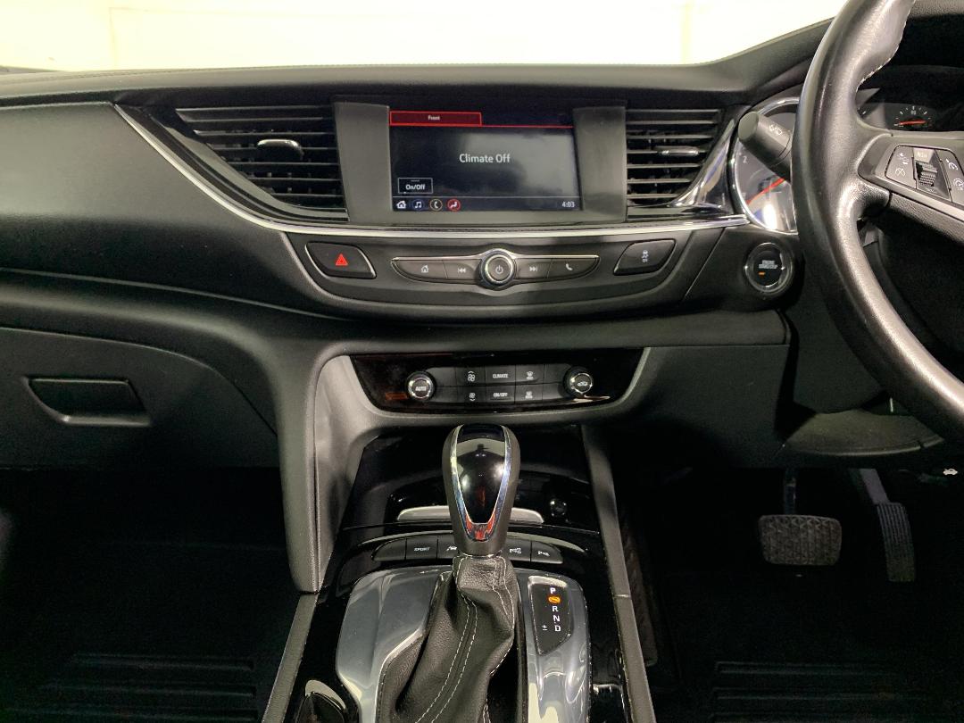 Photo '18' of Holden Commodore Photo '18' of Holden Commodore