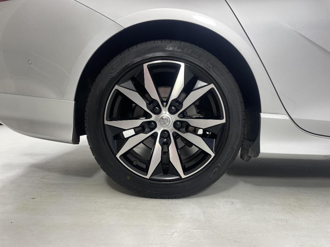 Photo '12' of Holden Commodore