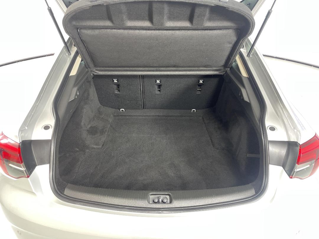 Photo '14' of Holden Commodore