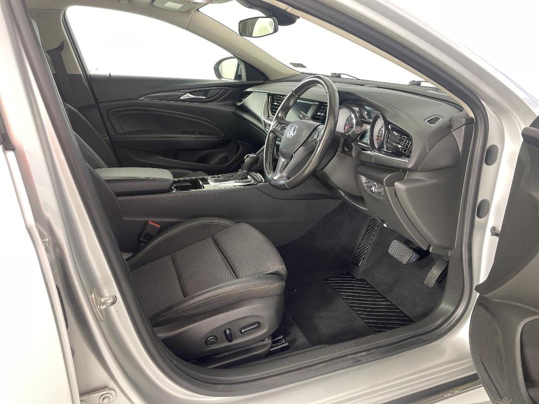 Photo '16' of Holden Commodore