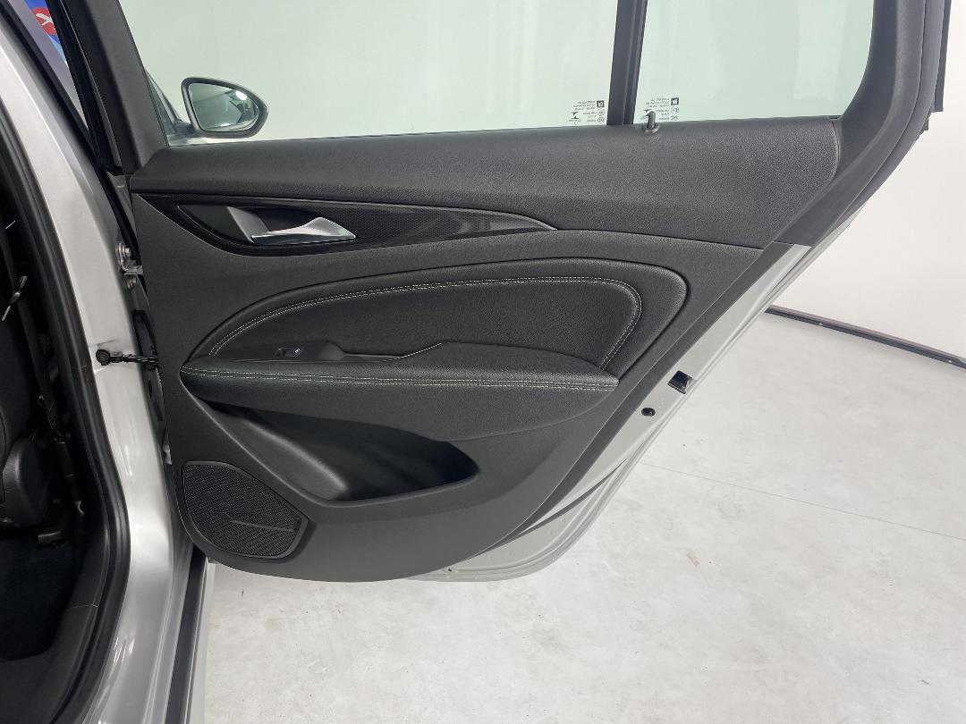 Photo '19' of Holden Commodore