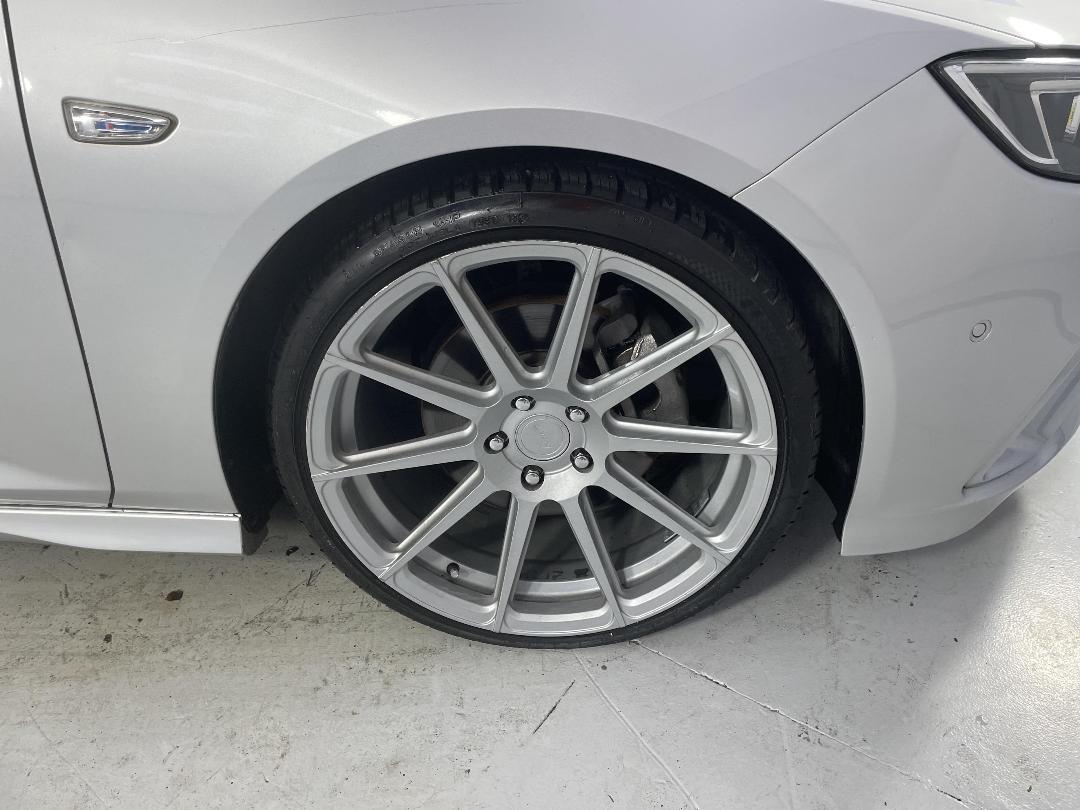 Photo '9' of Holden Commodore Photo '9' of Holden Commodore