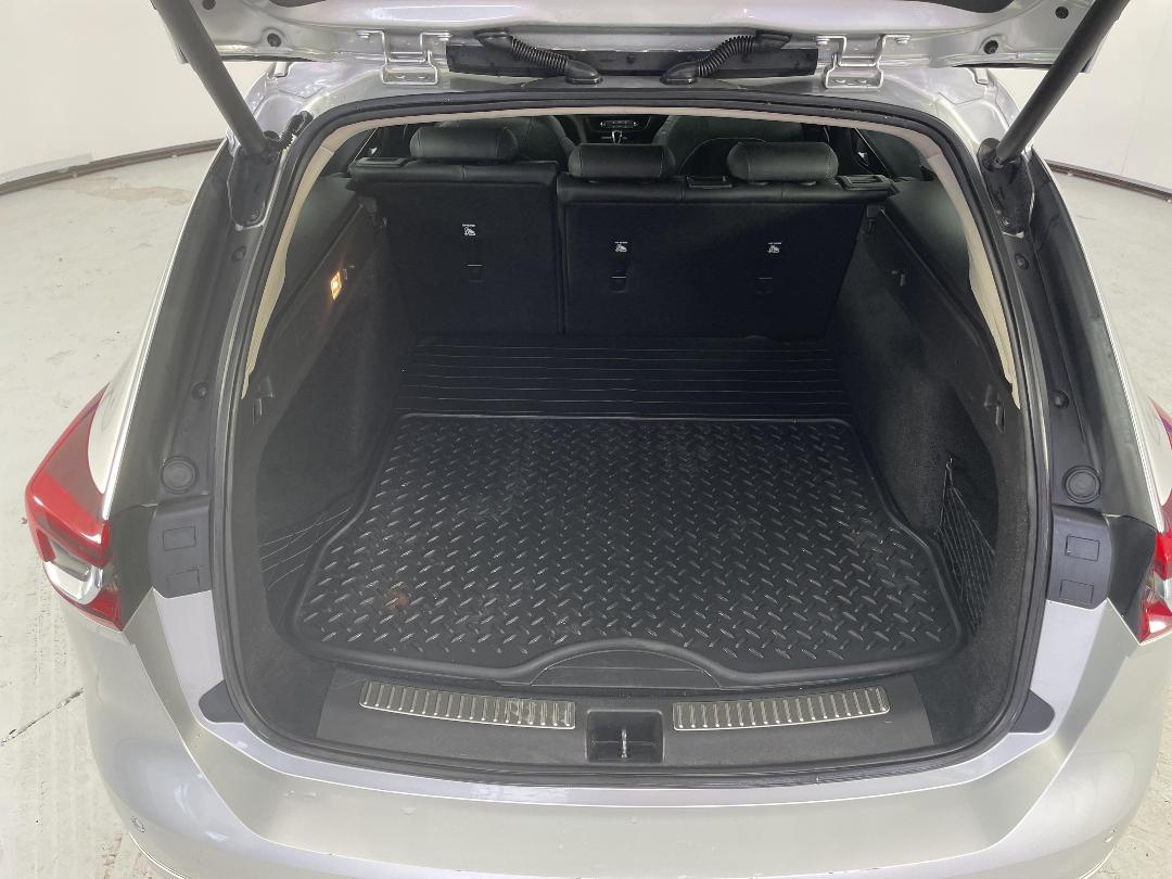 Photo '14' of Holden Commodore Photo '14' of Holden Commodore