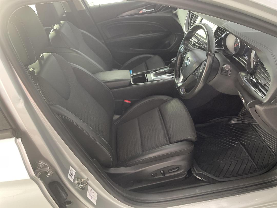 Photo '16' of Holden Commodore Photo '16' of Holden Commodore