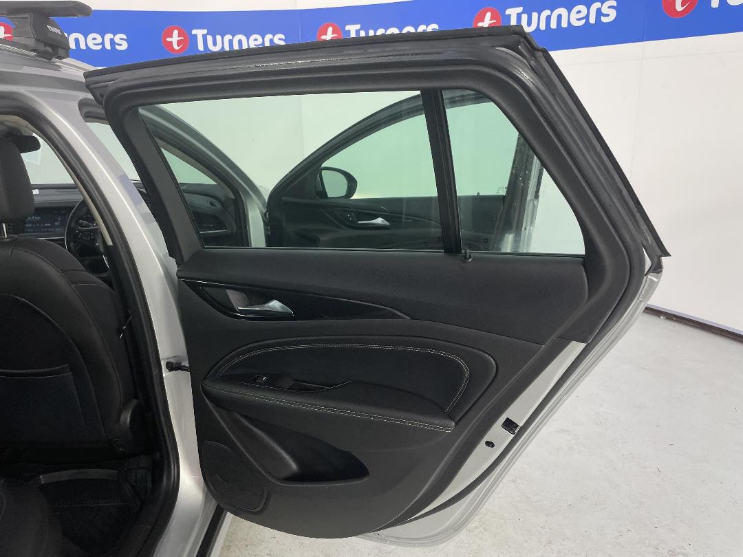 Photo '19' of Holden Commodore Photo '19' of Holden Commodore