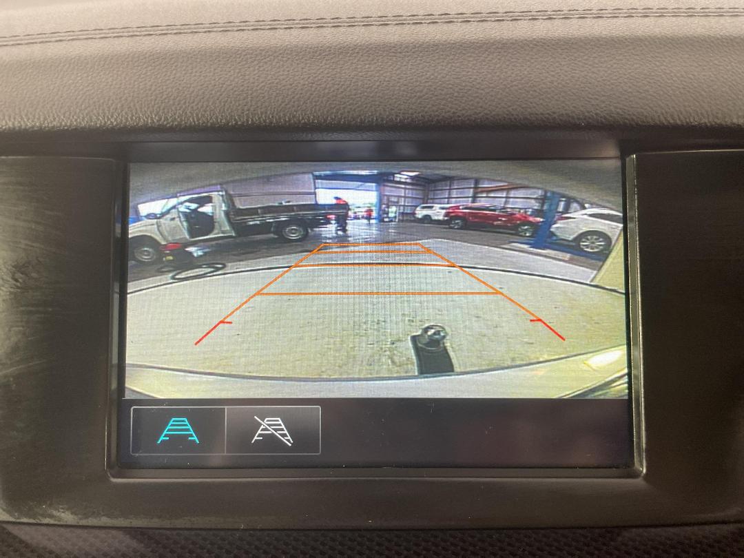 Photo '23' of Holden Commodore Photo '23' of Holden Commodore