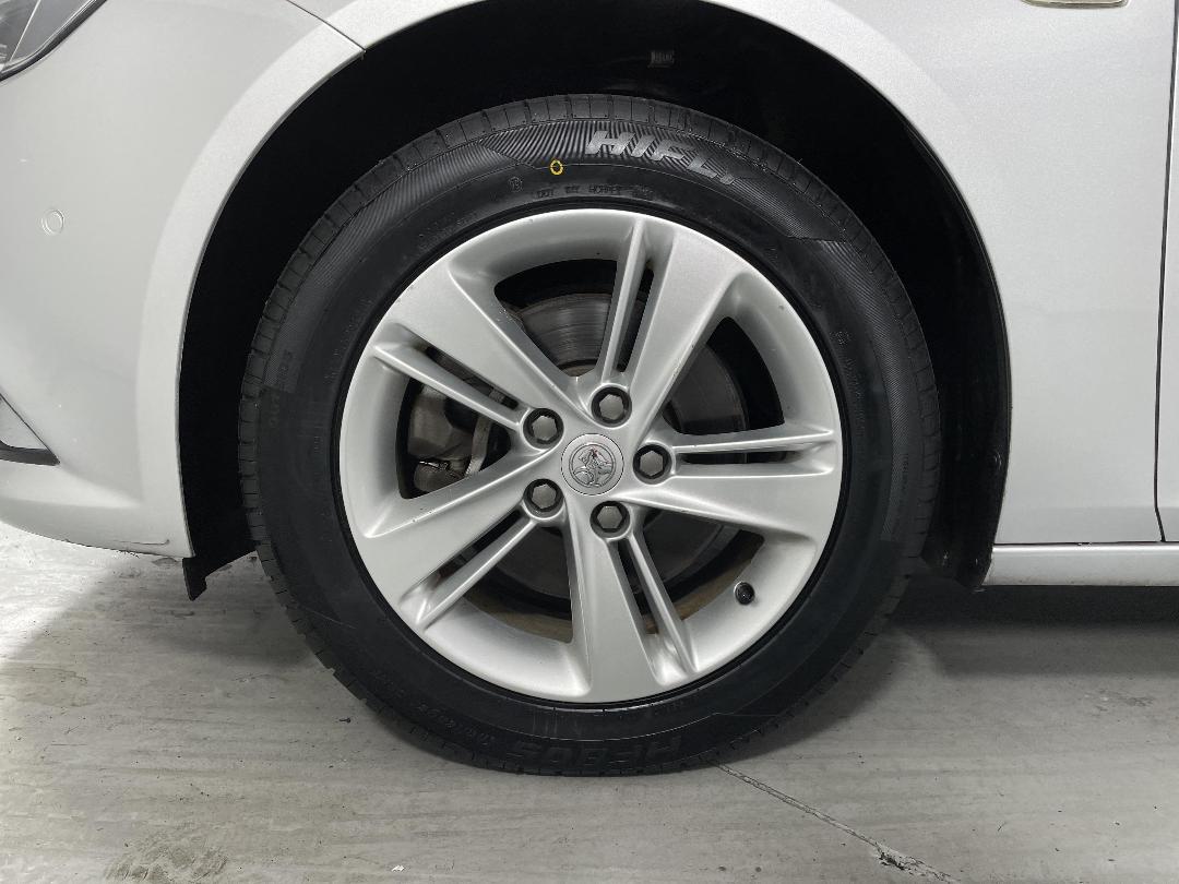 Photo '10' of Holden Commodore