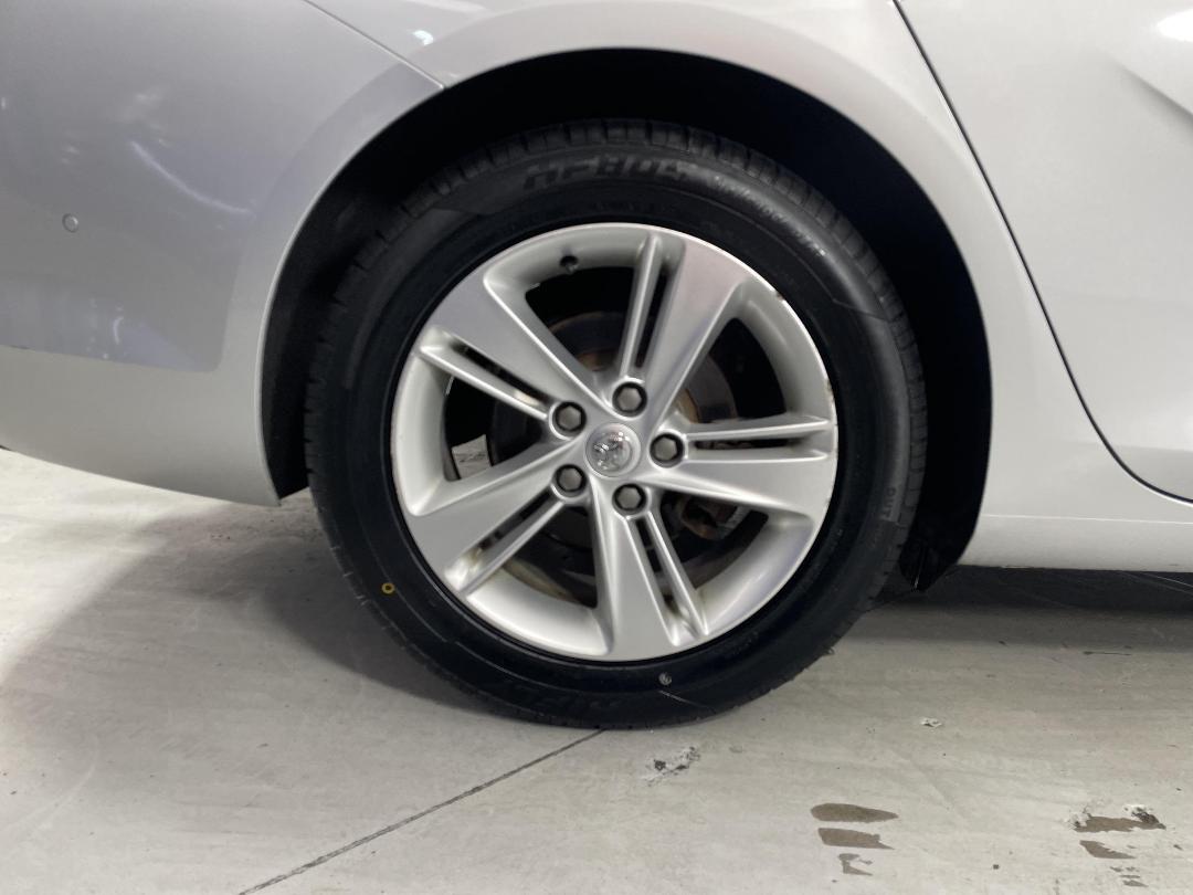 Photo '12' of Holden Commodore