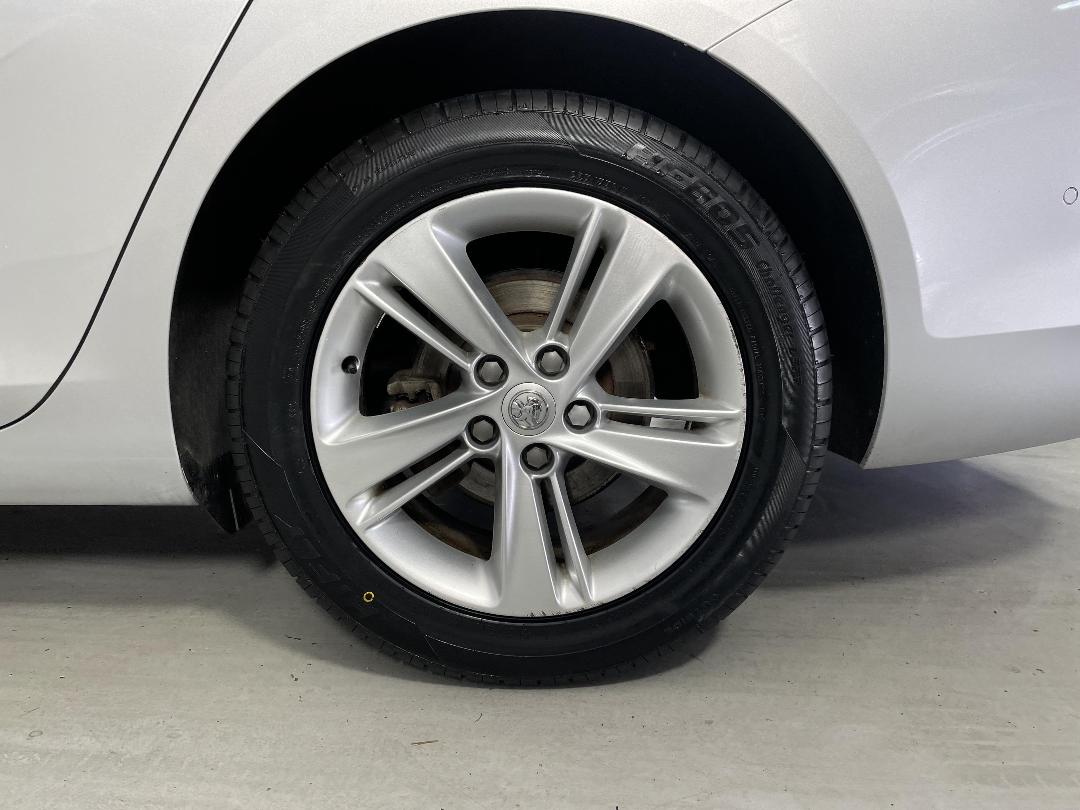 Photo '11' of Holden Commodore