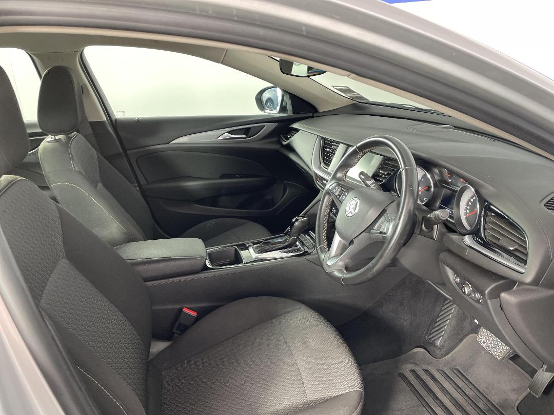 Photo '16' of Holden Commodore