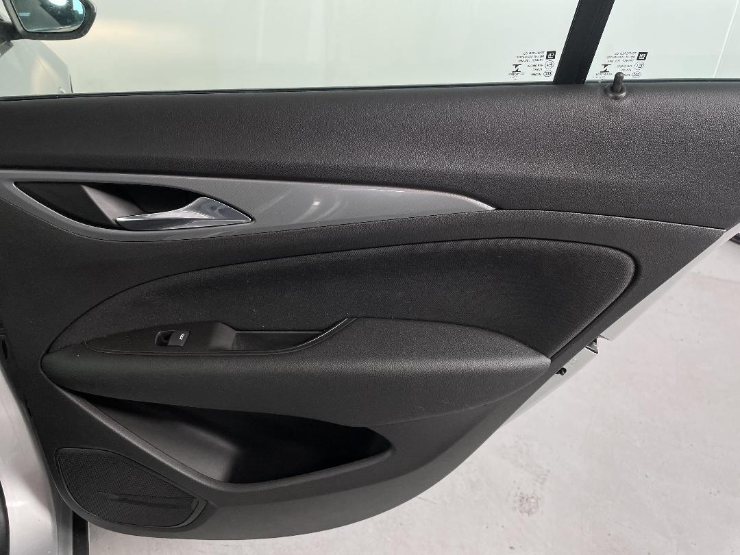 Photo '19' of Holden Commodore