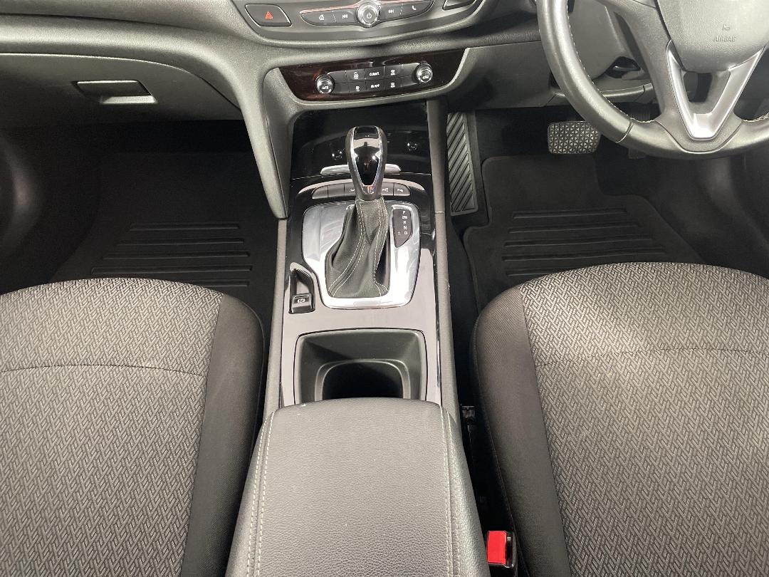 Photo '18' of Holden Commodore