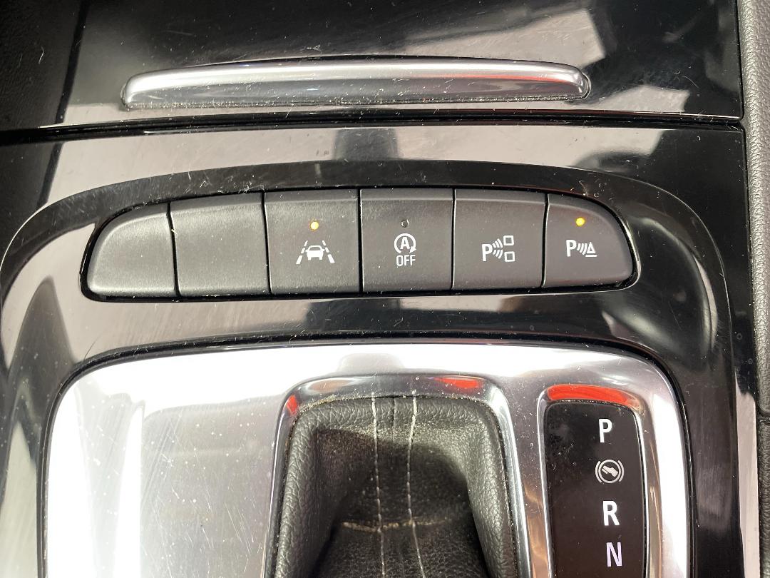 Photo '32' of Holden Commodore