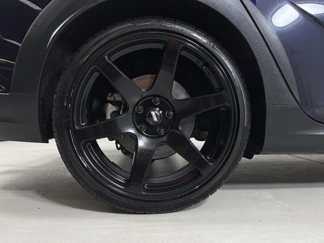 Photo '12' of Holden Commodore Photo '12' of Holden Commodore