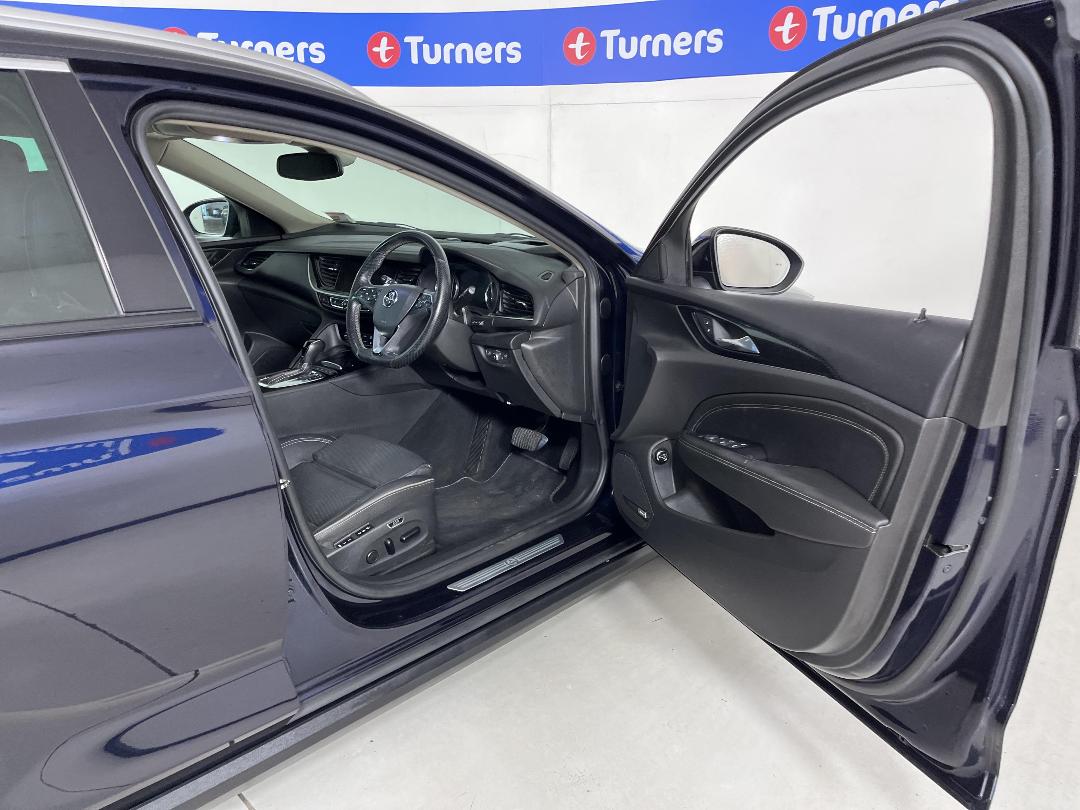 Photo '15' of Holden Commodore Photo '15' of Holden Commodore