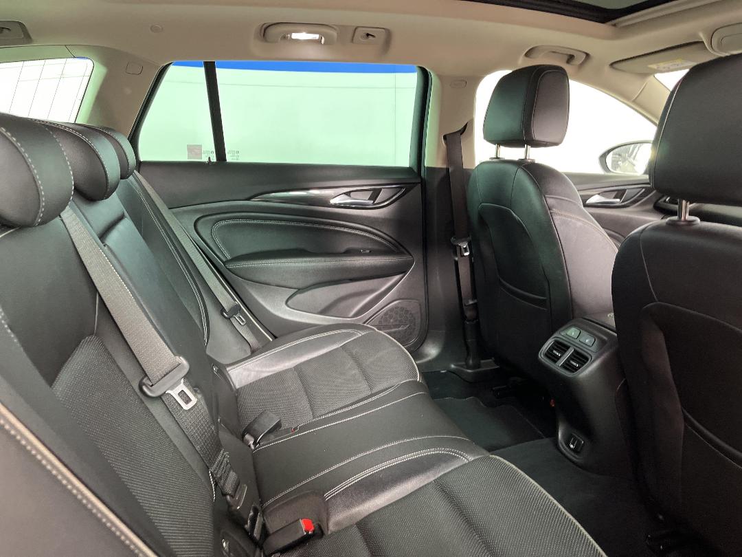 Photo '20' of Holden Commodore Photo '20' of Holden Commodore