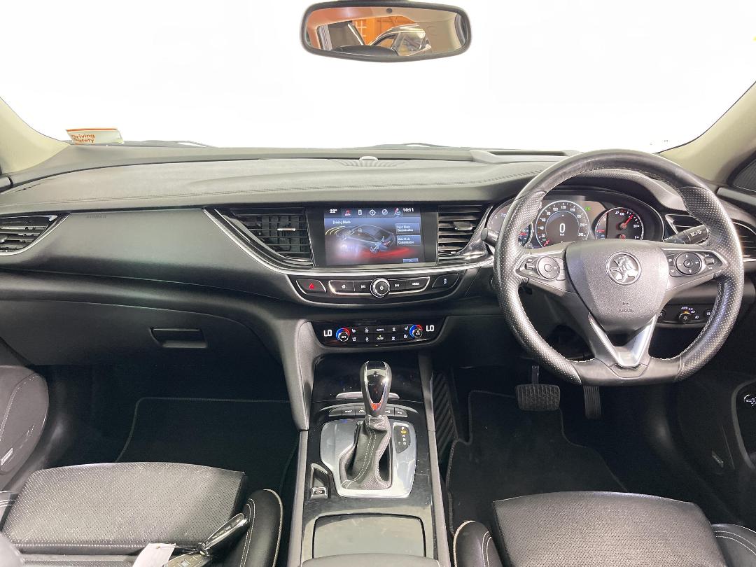 Photo '17' of Holden Commodore Photo '17' of Holden Commodore