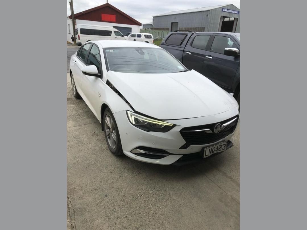 Photo '8' of Holden Commodore LT