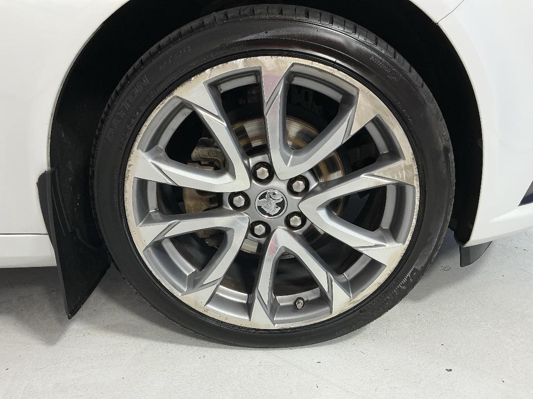 Photo '9' of Holden Commodore Photo '9' of Holden Commodore