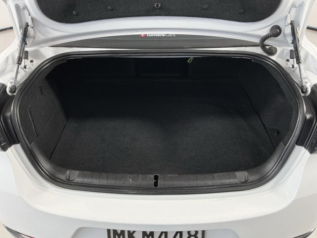 Photo '14' of Holden Commodore Photo '14' of Holden Commodore