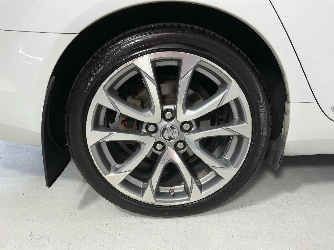 Photo '12' of Holden Commodore Photo '12' of Holden Commodore