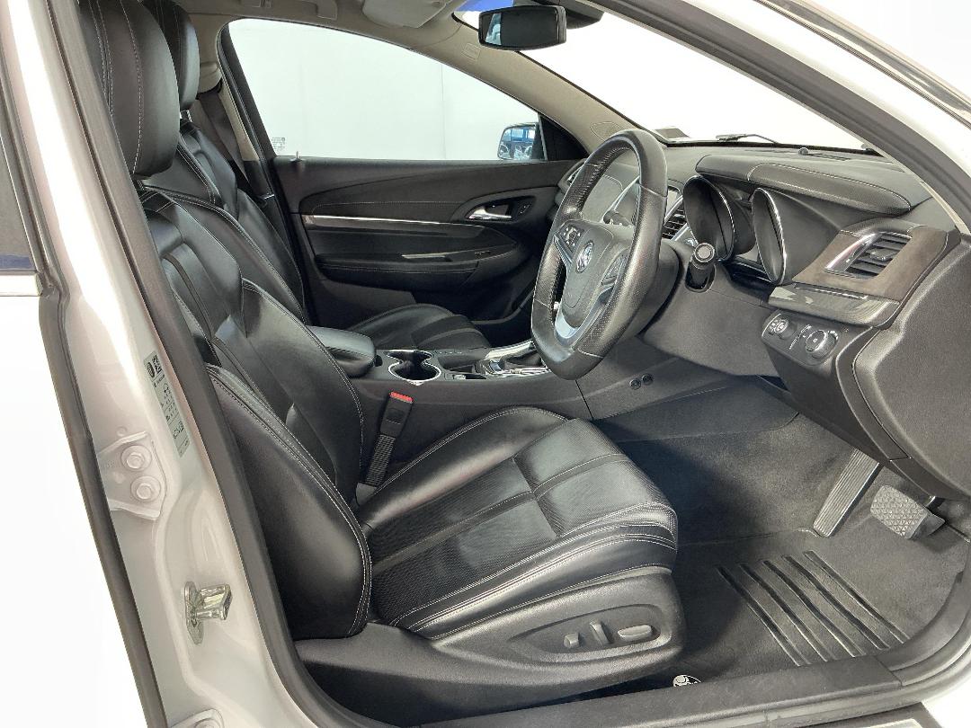 Photo '16' of Holden Commodore Photo '16' of Holden Commodore