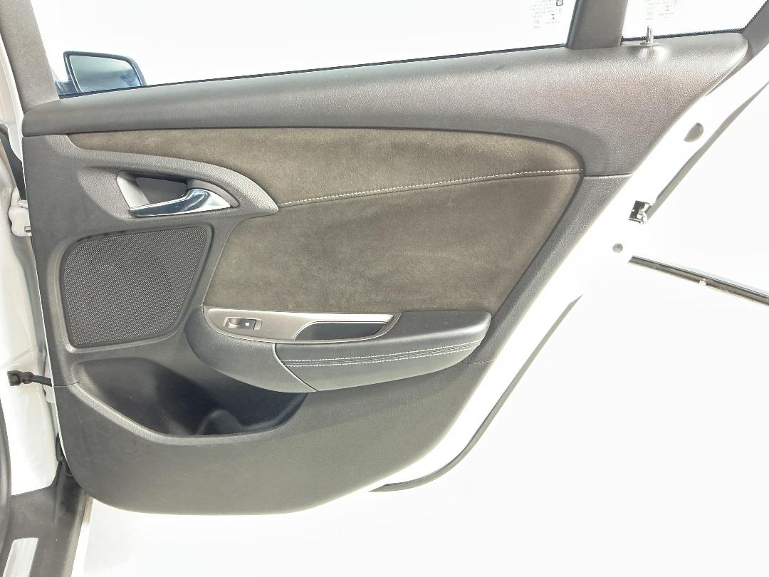 Photo '19' of Holden Commodore Photo '19' of Holden Commodore