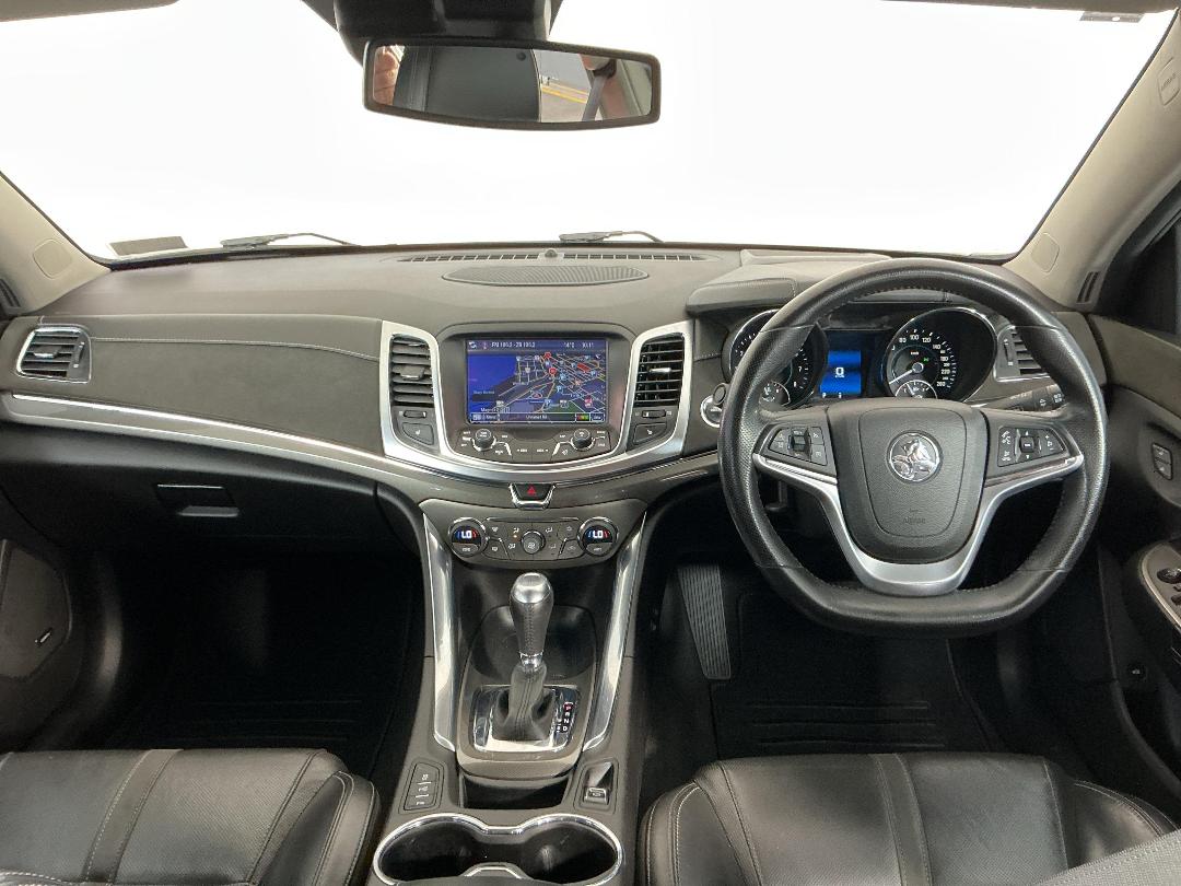 Photo '17' of Holden Commodore Photo '17' of Holden Commodore