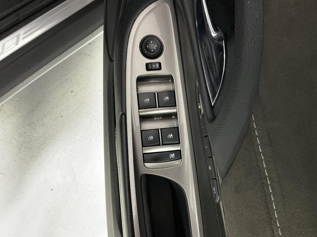 Photo '23' of Holden Commodore Photo '23' of Holden Commodore